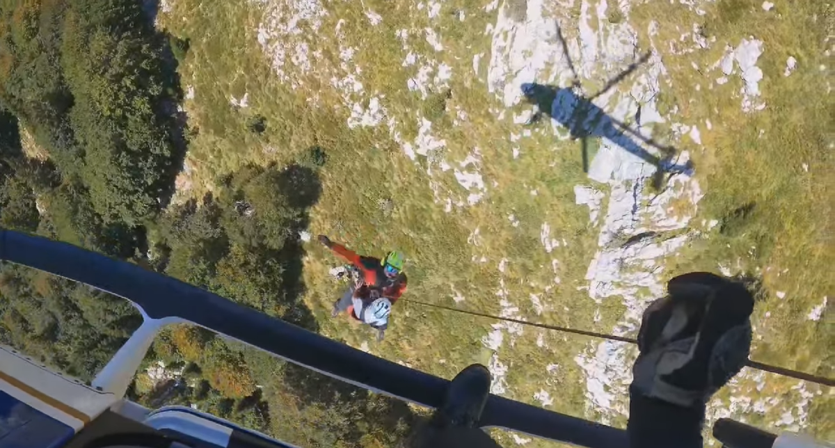 VIDEO: Letalska policijska enota ponovno večkrat reševala v gorah