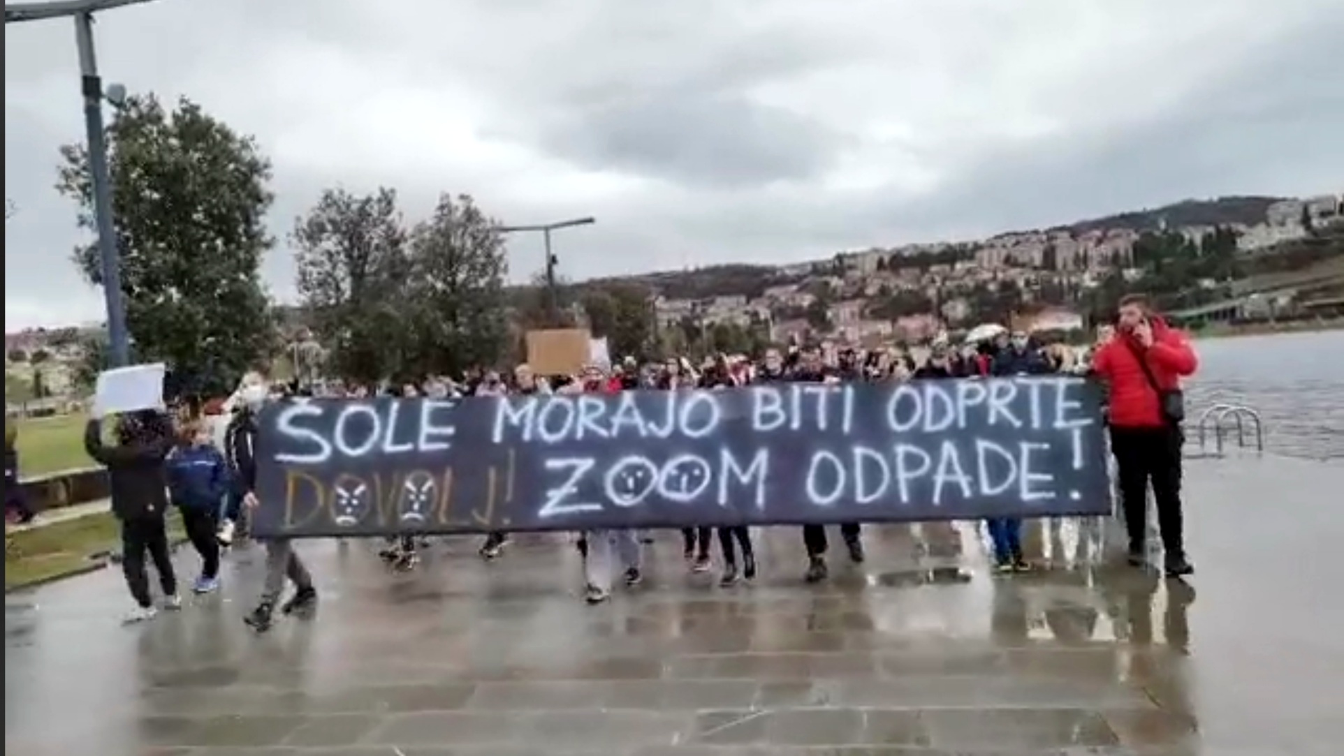 VIDEO: V Kopru množični shod za odprtje šol