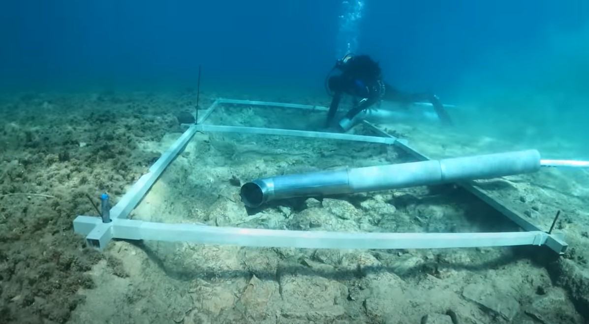 VIDEO: Na gladini morja našli kar 7.000 let staro cesto