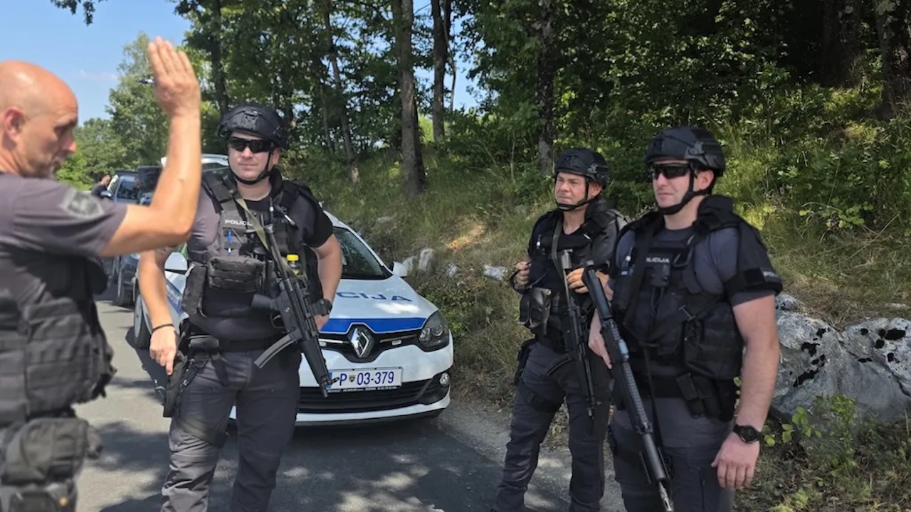 Znane nove podrobnosti včerajšnje skoraj 24-urne policijske akcije