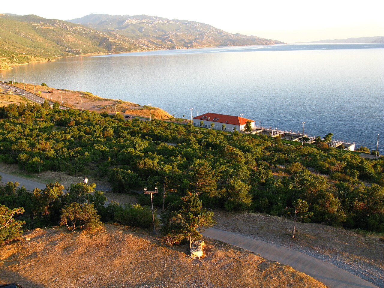 Blizu hrvaškega otoka, priljubljenega med Slovenci, v neurju izginile štiri osebe
