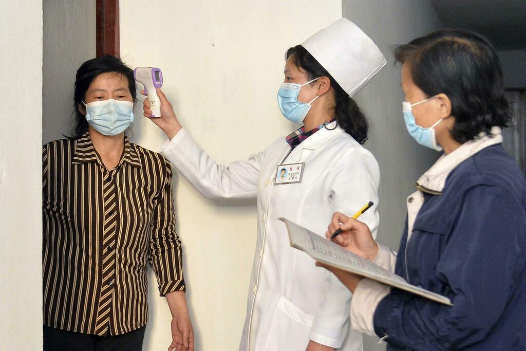 V Severni Koreji ob pomanjkanju covid testov poročajo o več milijonih primerov vročine