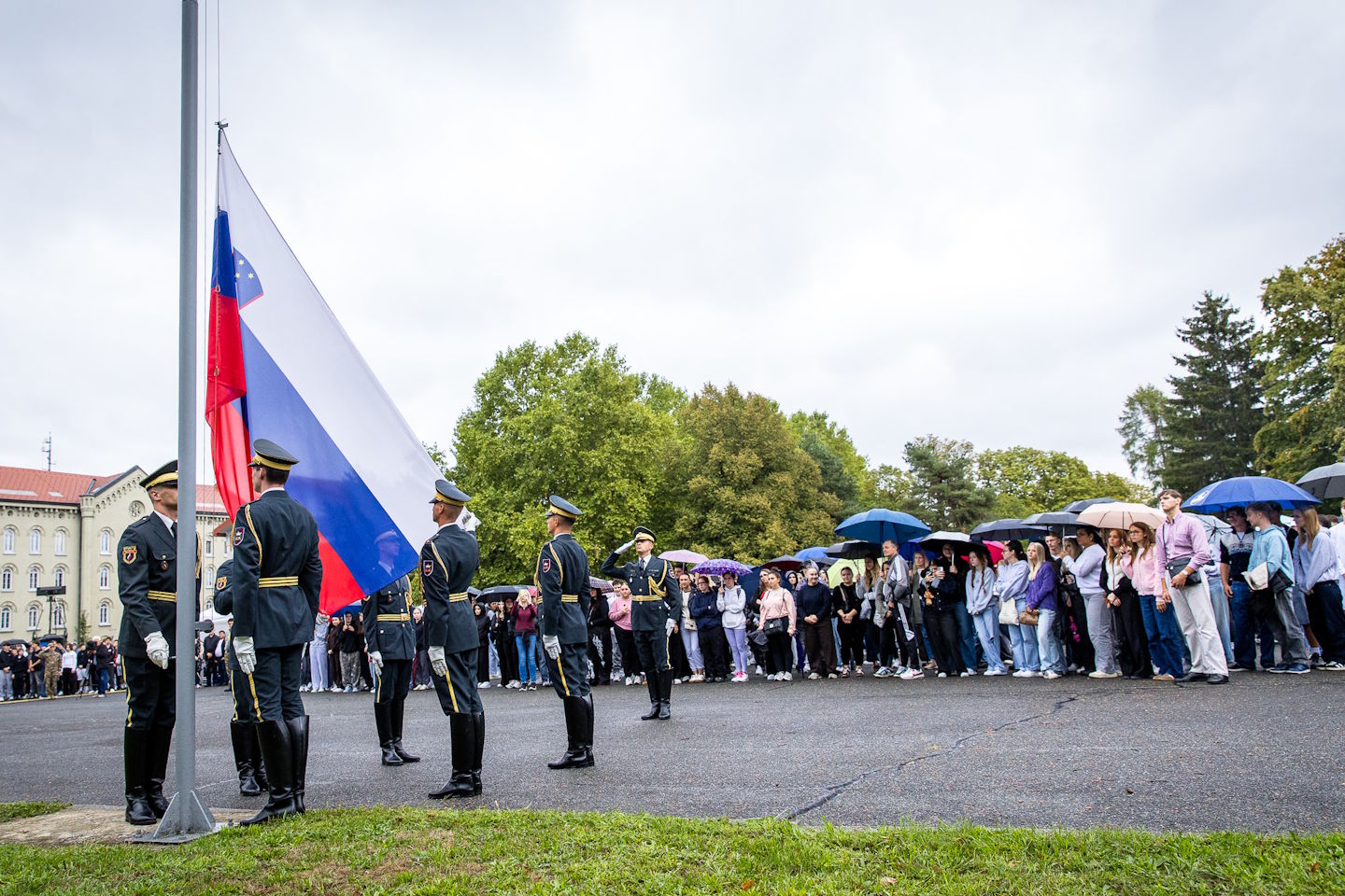 FOTO: V Mariboru se je z vojaško dolžnostjo seznanilo okoli 2000 dijakov