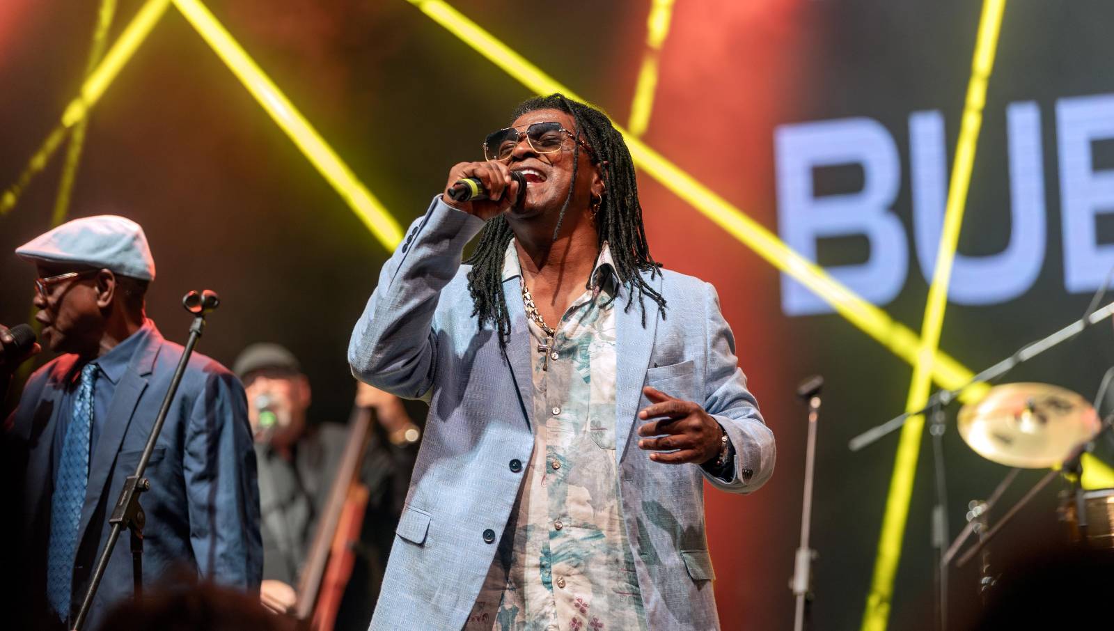 Plesalo se je bachato, rumbo in salso: Sinočnji festivalski koncert dokazal, da je v nas malce kubanske krvi (FOTO in VIDEO)