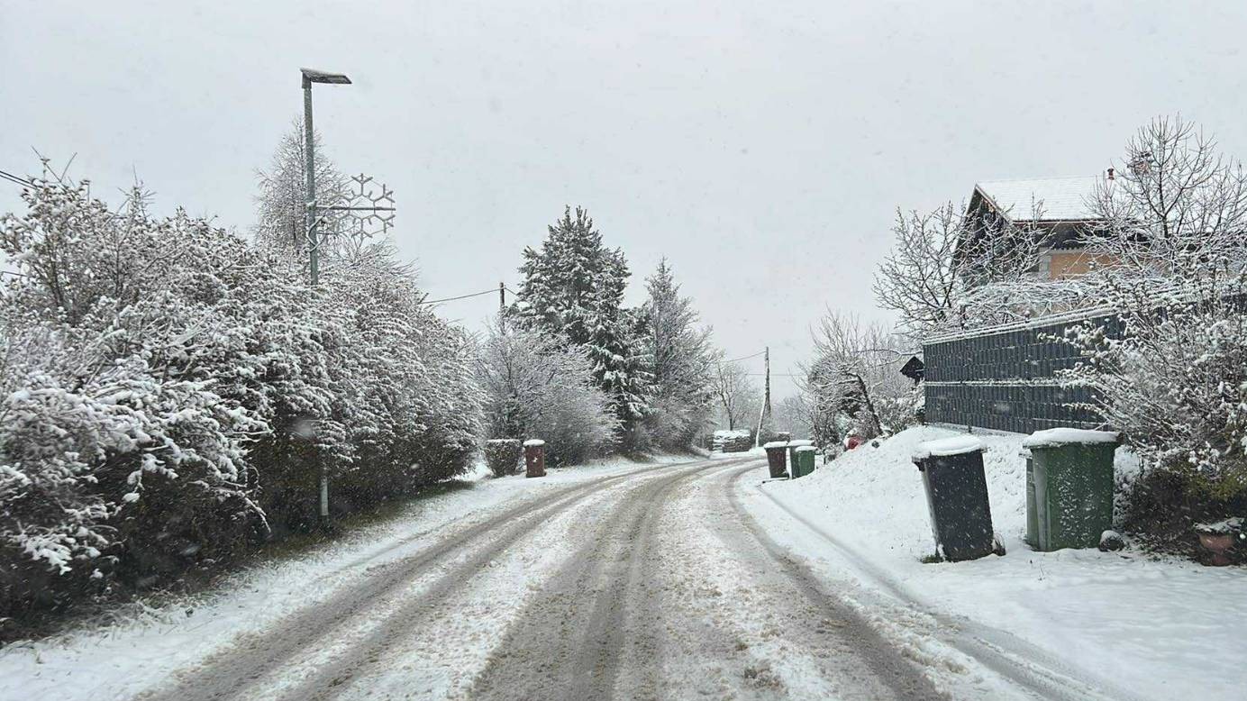Okolica Maribora in Haloze: Na božični večer ostali v temi, tisoči še vedno brez elektrike