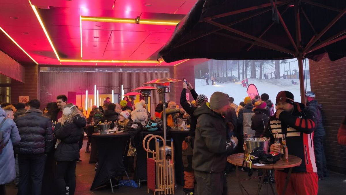 FOTO: Dež jim ni prišel do živega, pod Pohorjem rajalo več sto ljudi