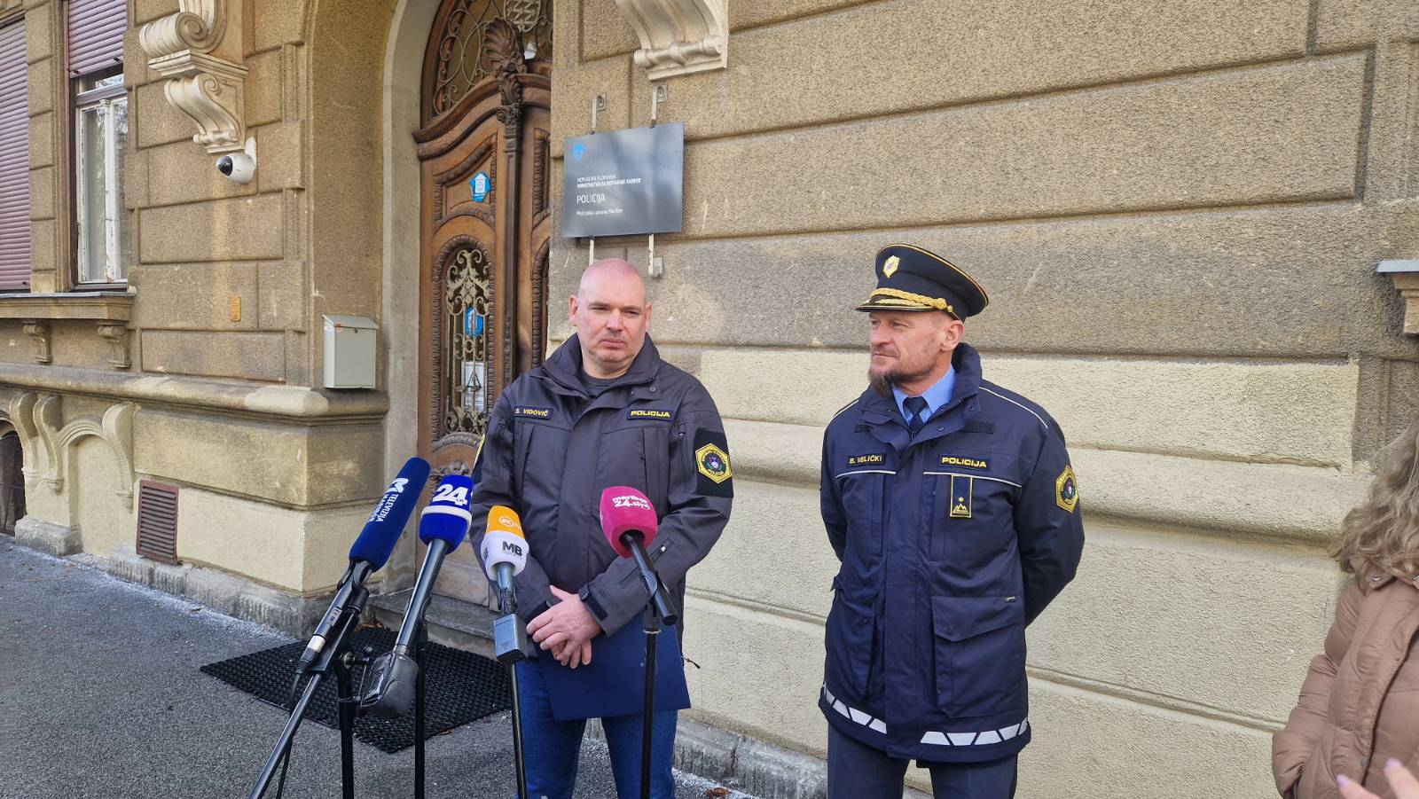 Našli veliko količino zlata: Štajerski bančni uslužbenec pomagal do lažnih kreditov in nabral pravo bogastvo