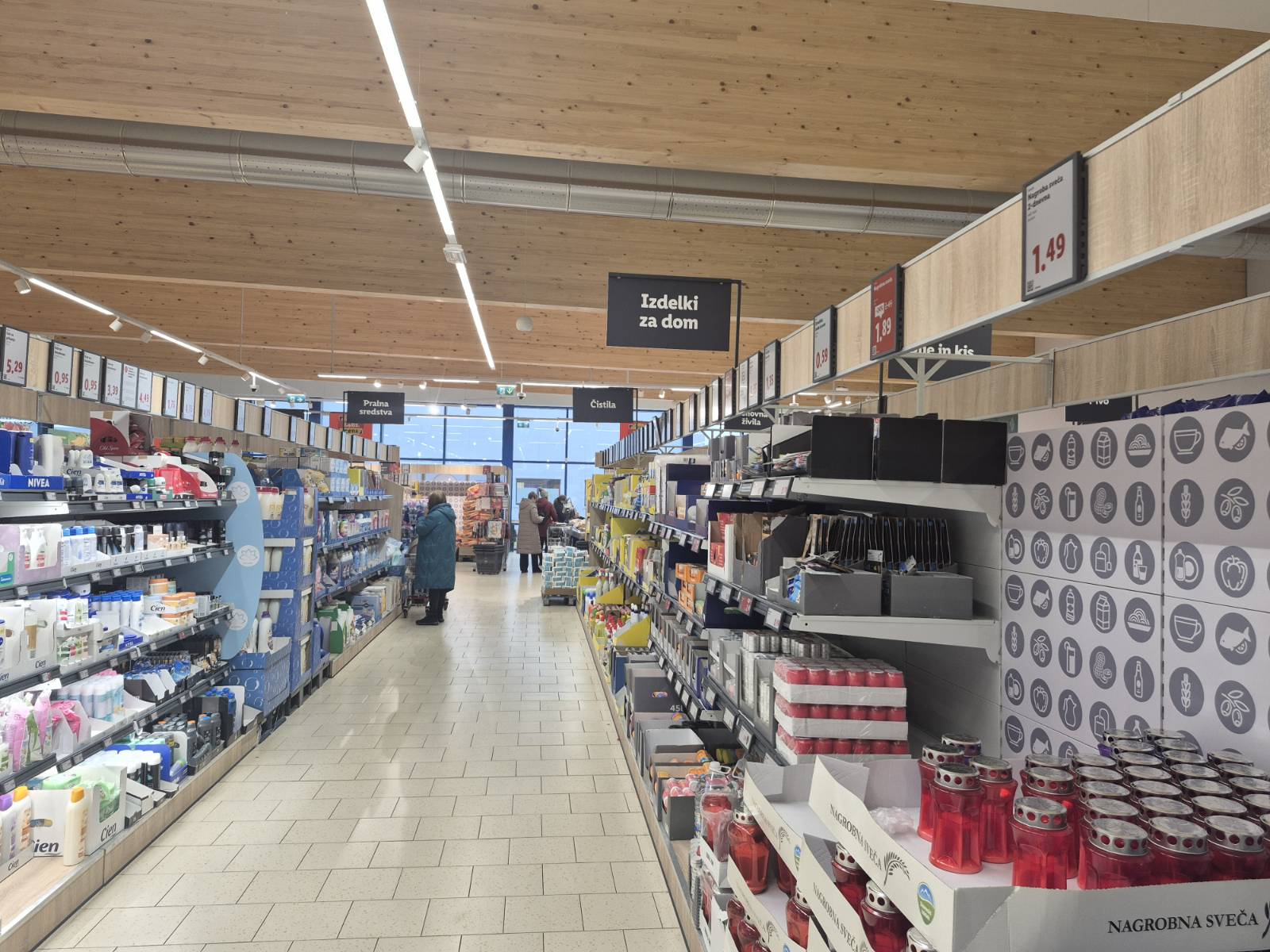 Smo si Slovenci sami krivi za visoke cene, ker hočemo trgovino na vsakem koraku?