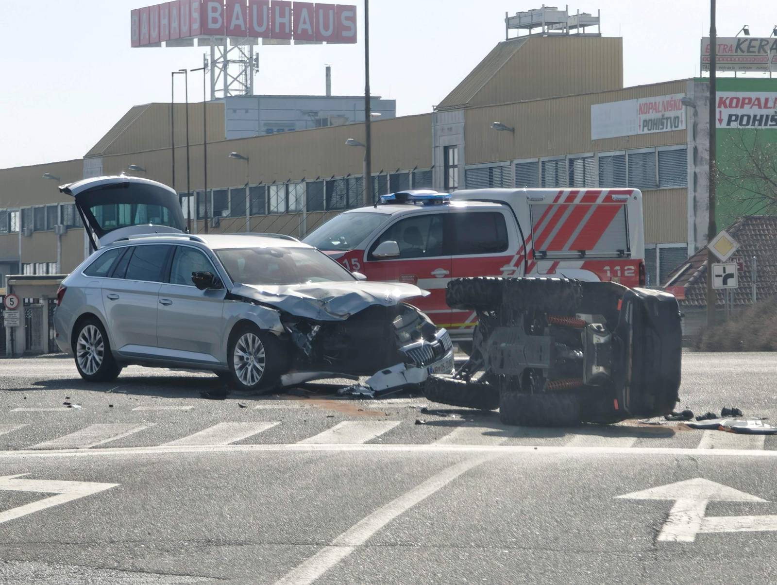FOTO: Na Tržaški cesti pri Intereuropi zbil štirikolesnika