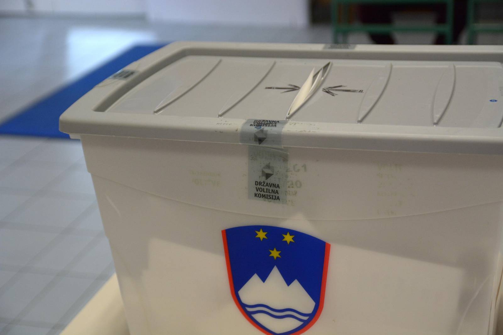 Janša ne verjame uradnim izidom volitev in napoveduje: "Vse bo treba na roke prešteti"