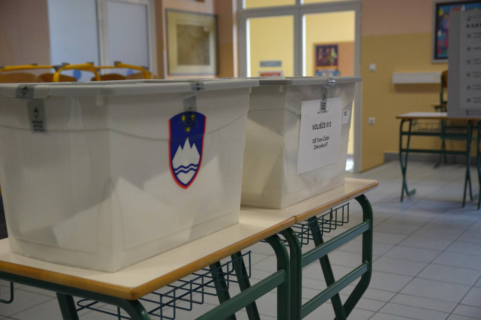 Kakšni so prvi odzivi strank na rezultate vzporednih volitev?