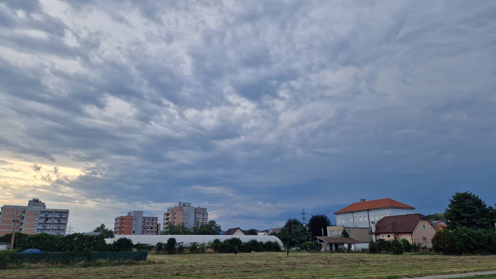Vročina se bo stopnjevala: Popoldne možne nevihte, vpliv vremena bo ugoden