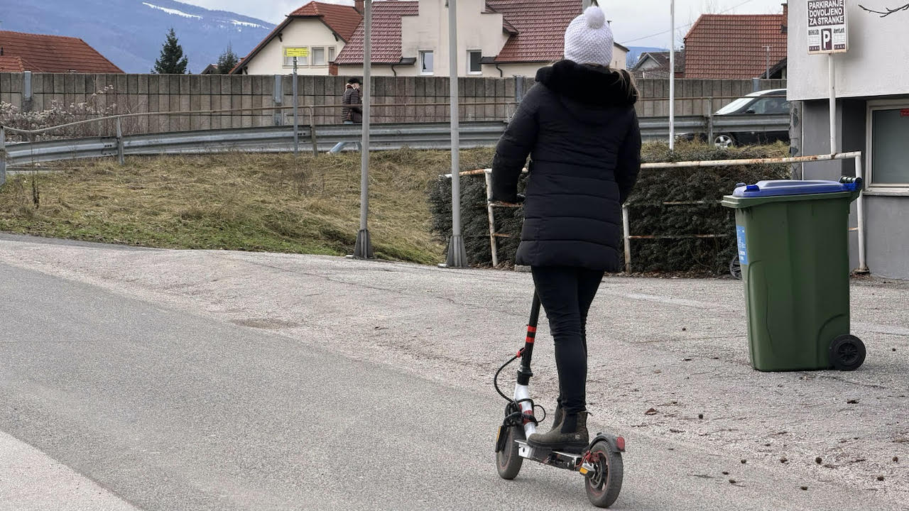 Nova pravila: E-skiroji samo še za starejše od 15 let