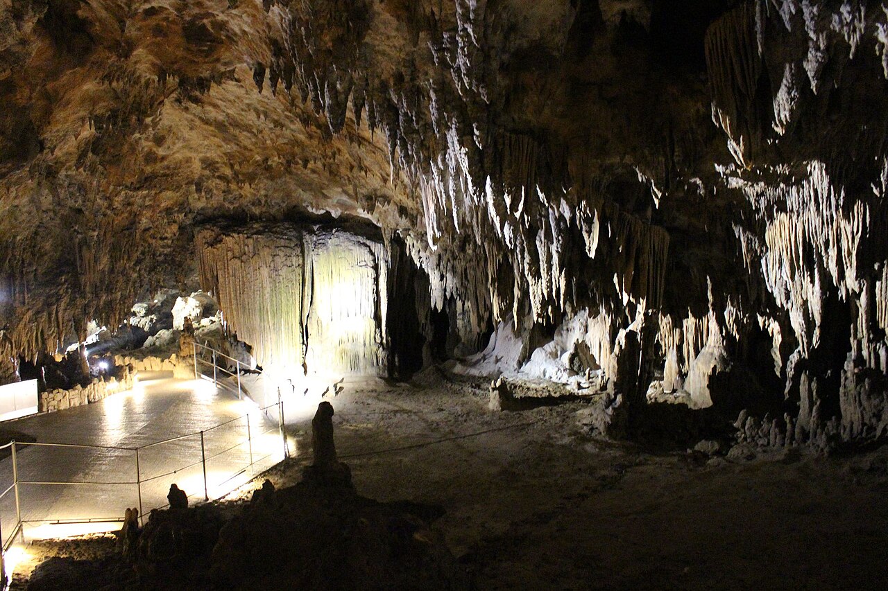 Tragičen dogodek v Škocjanskih jamah terjal življenje potapljača