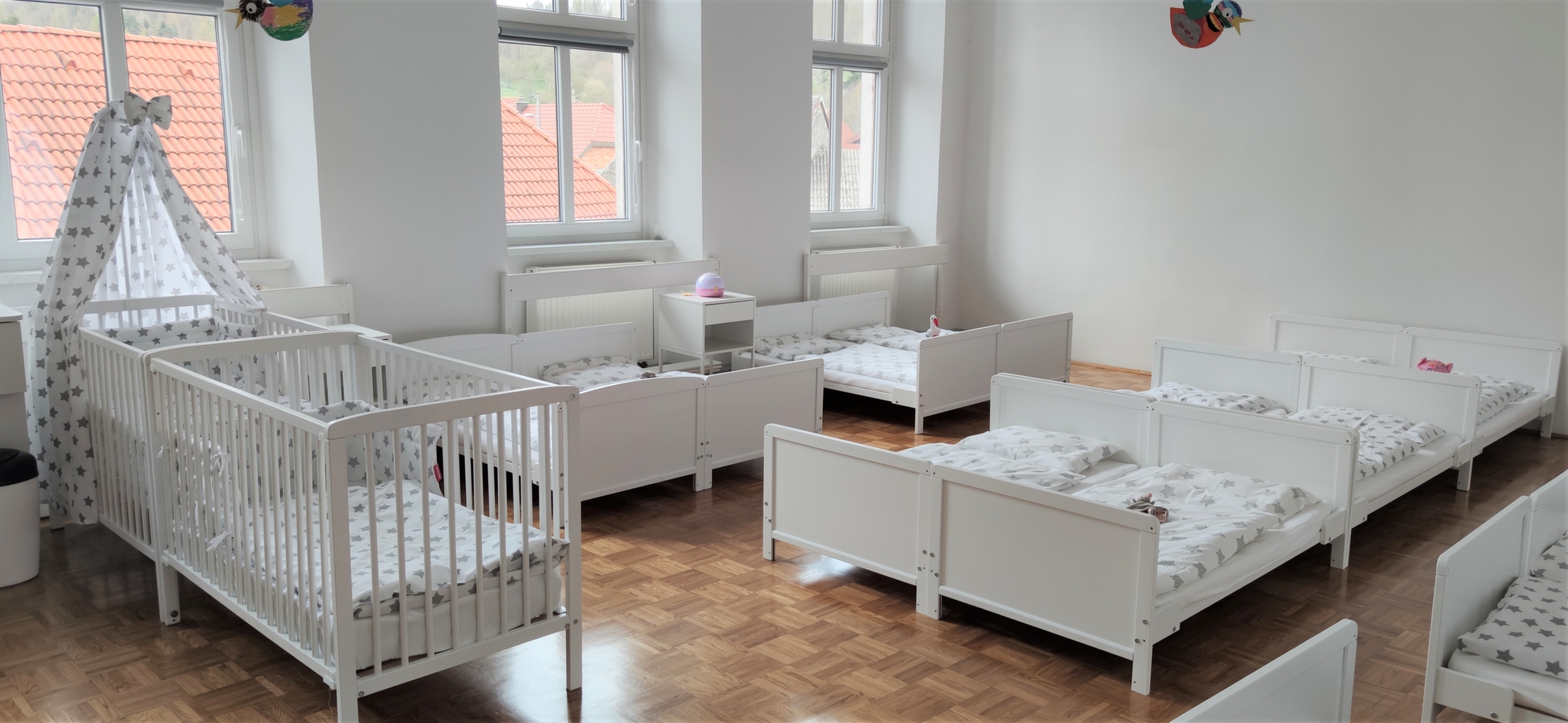 V Postojni vzgojitelji lasali in brcali ukrajinske sirote