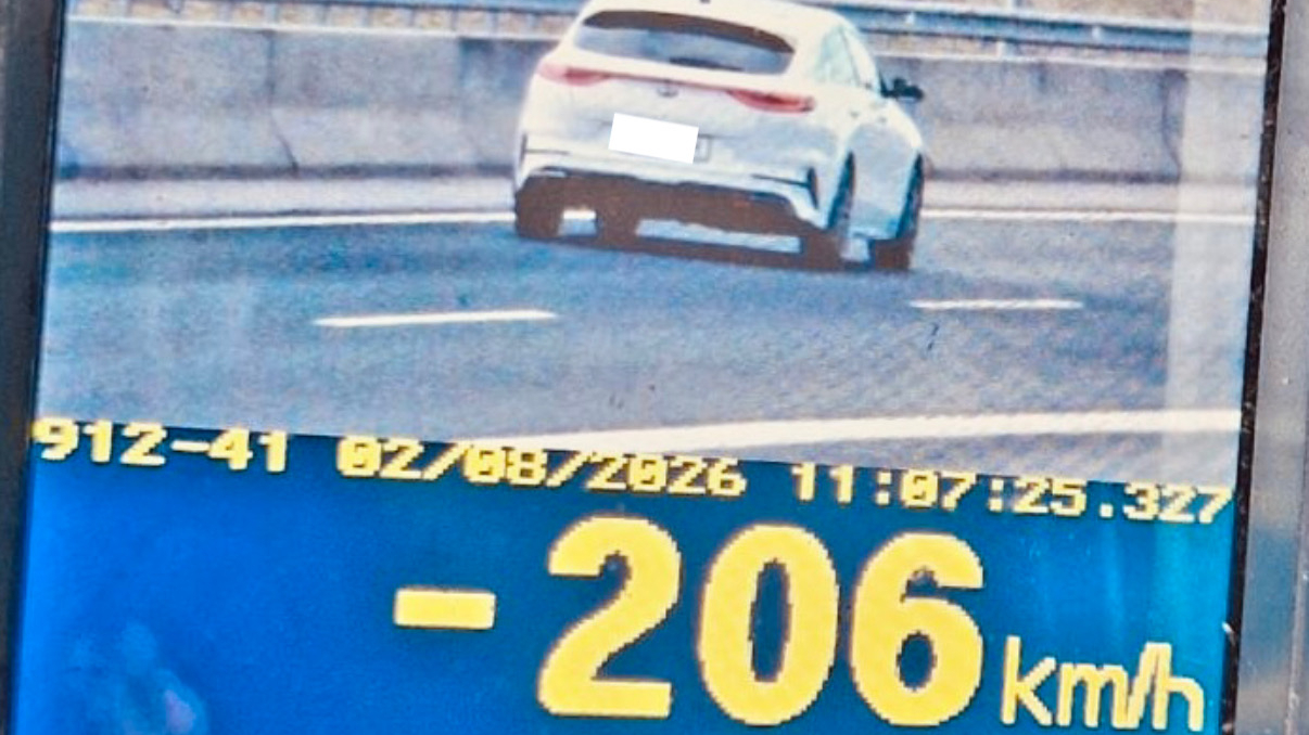 Namesto 130 km/h vozil kar 206 km/h: Policisti na avtocesti ustavili objestnega voznika