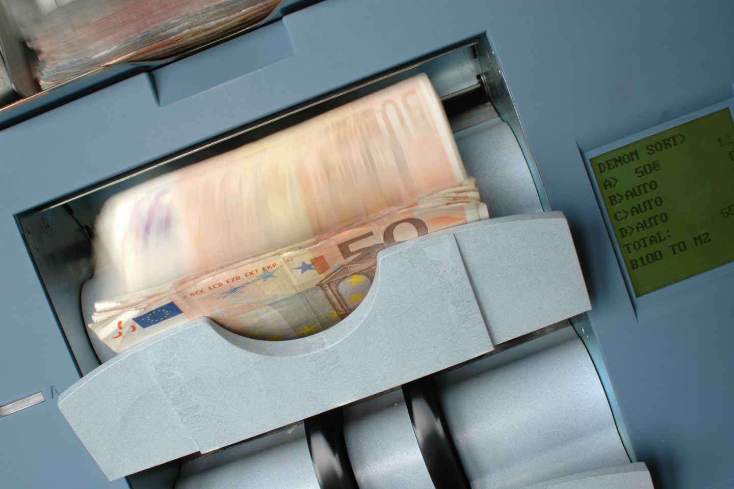 Slovenija zabeležila ogromen primanjkljaj v višini 607 milijonov evrov