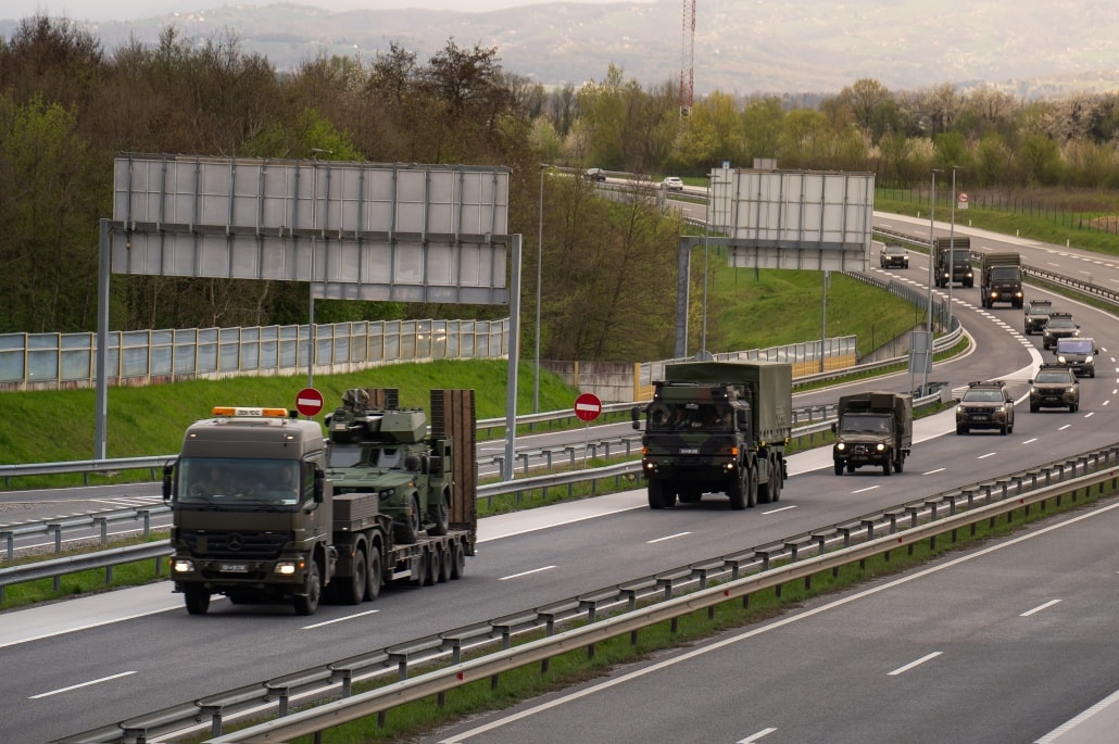 Po »navadnem« Schengnu EU pripravlja še vojaški Schengen