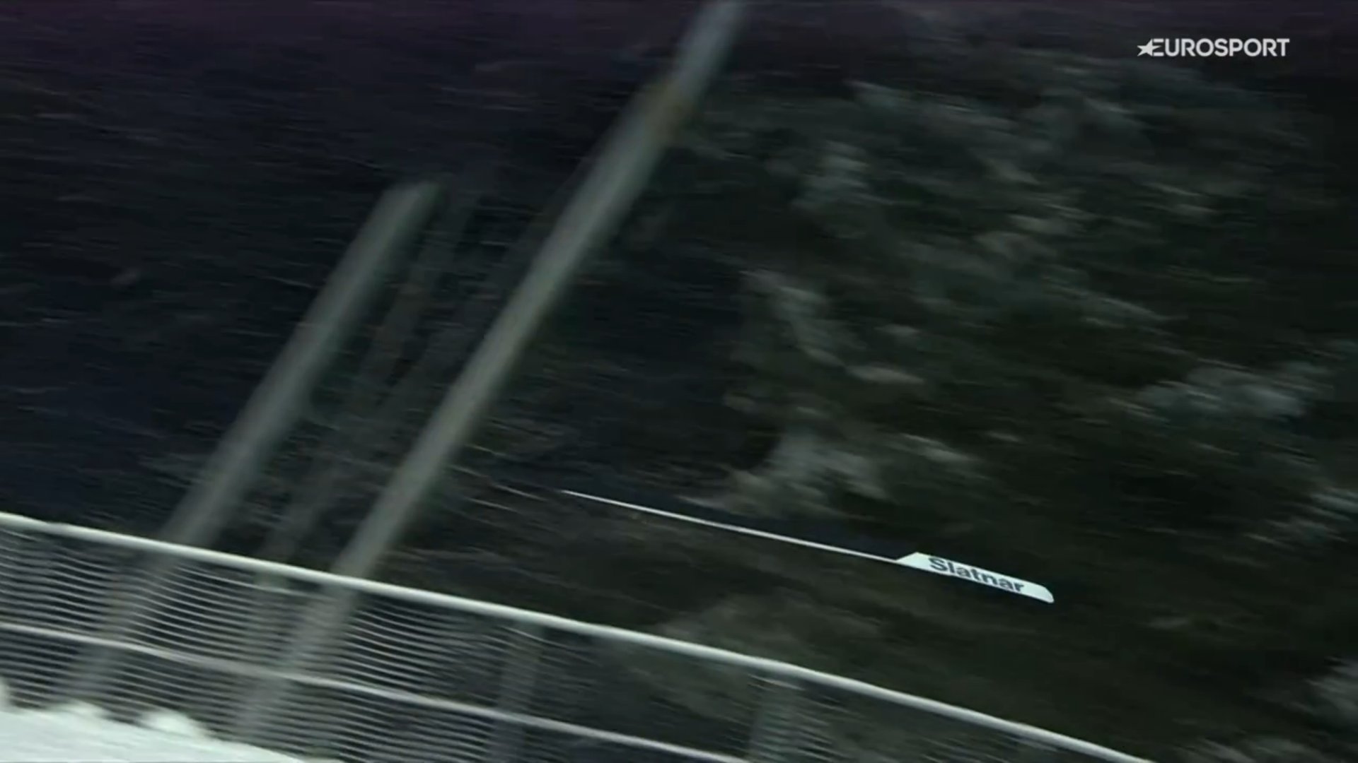 Drama na poletih: Smuči Domna Prevca same poletele po doskočišču