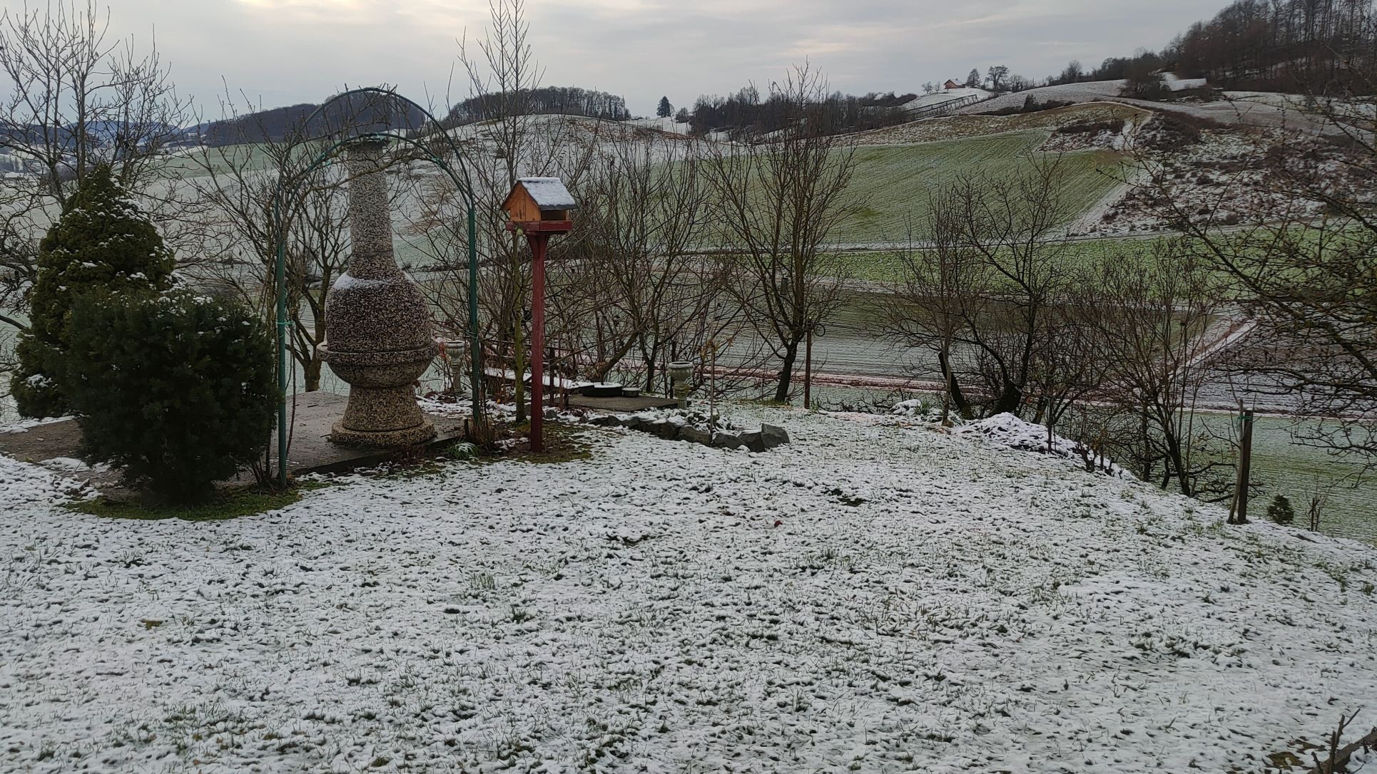 FOTO: Sneg se je ponekod obdržal, ta vikend še ni rekel zadnje