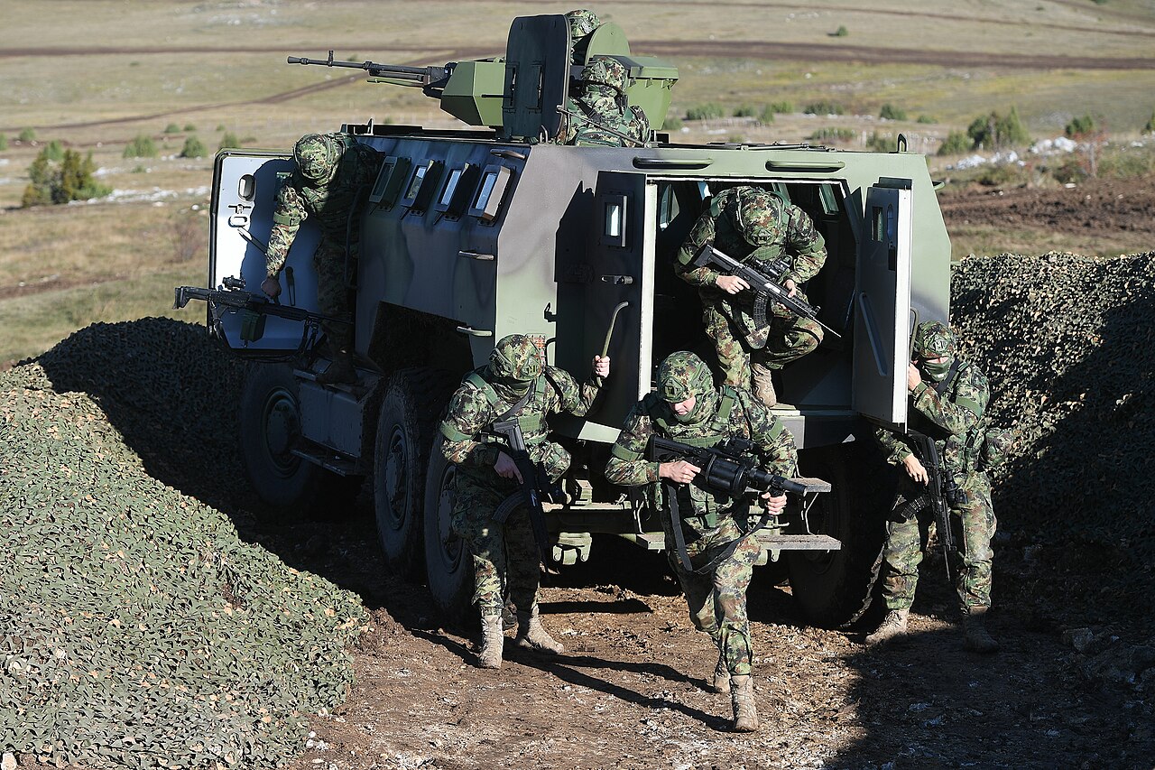 Srbska vojska se krepi: Vučić potrdil nakup novih balističnih raket