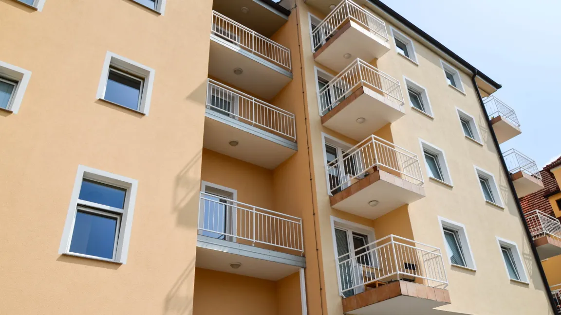 Cene stanovanj v EU poskočile za 60 %: Bruselj predstavil načrt za reševanje krize