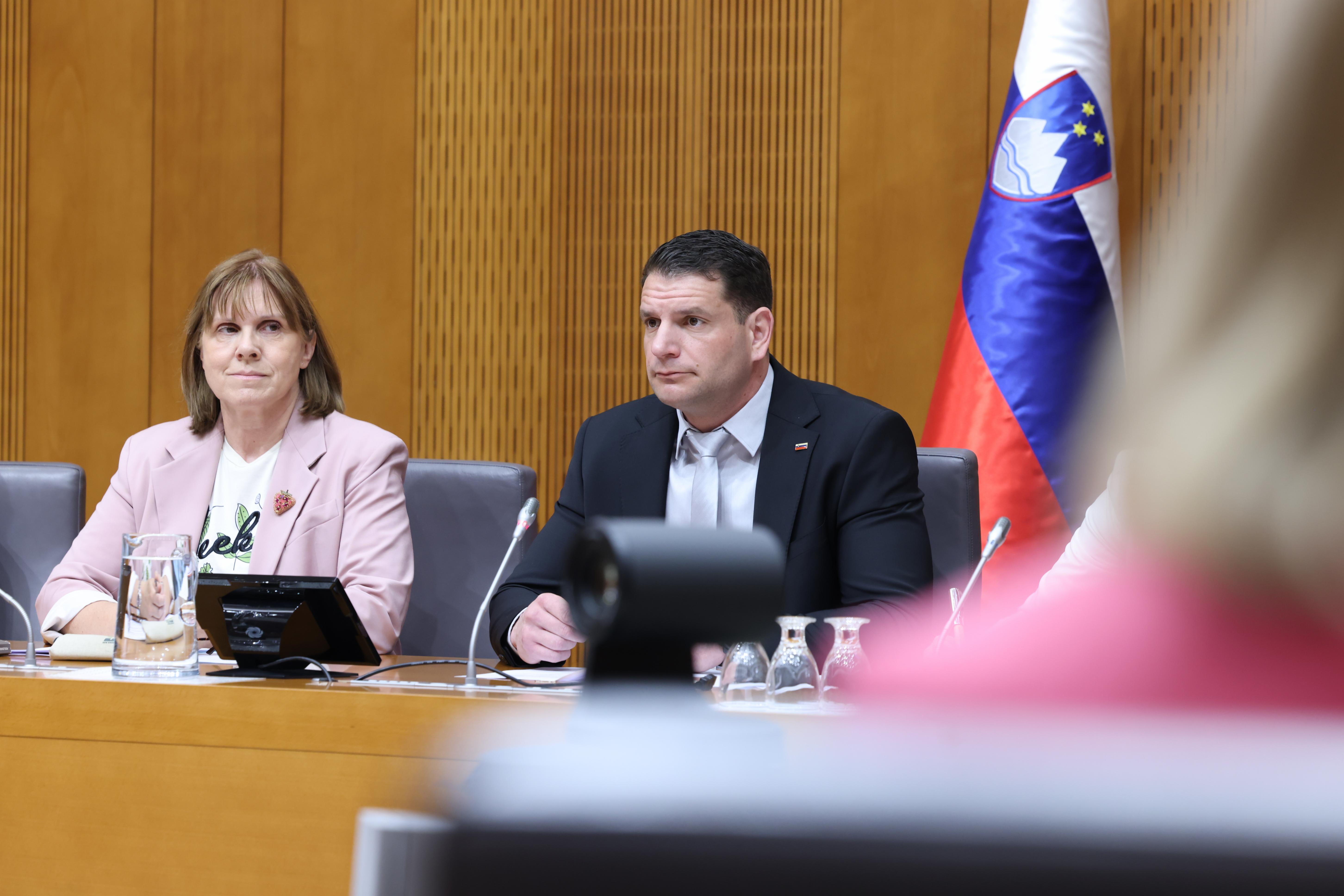 Peticijo proti Stevanoviću podpisalo več ljudi, kot je glasovalo za Resnico