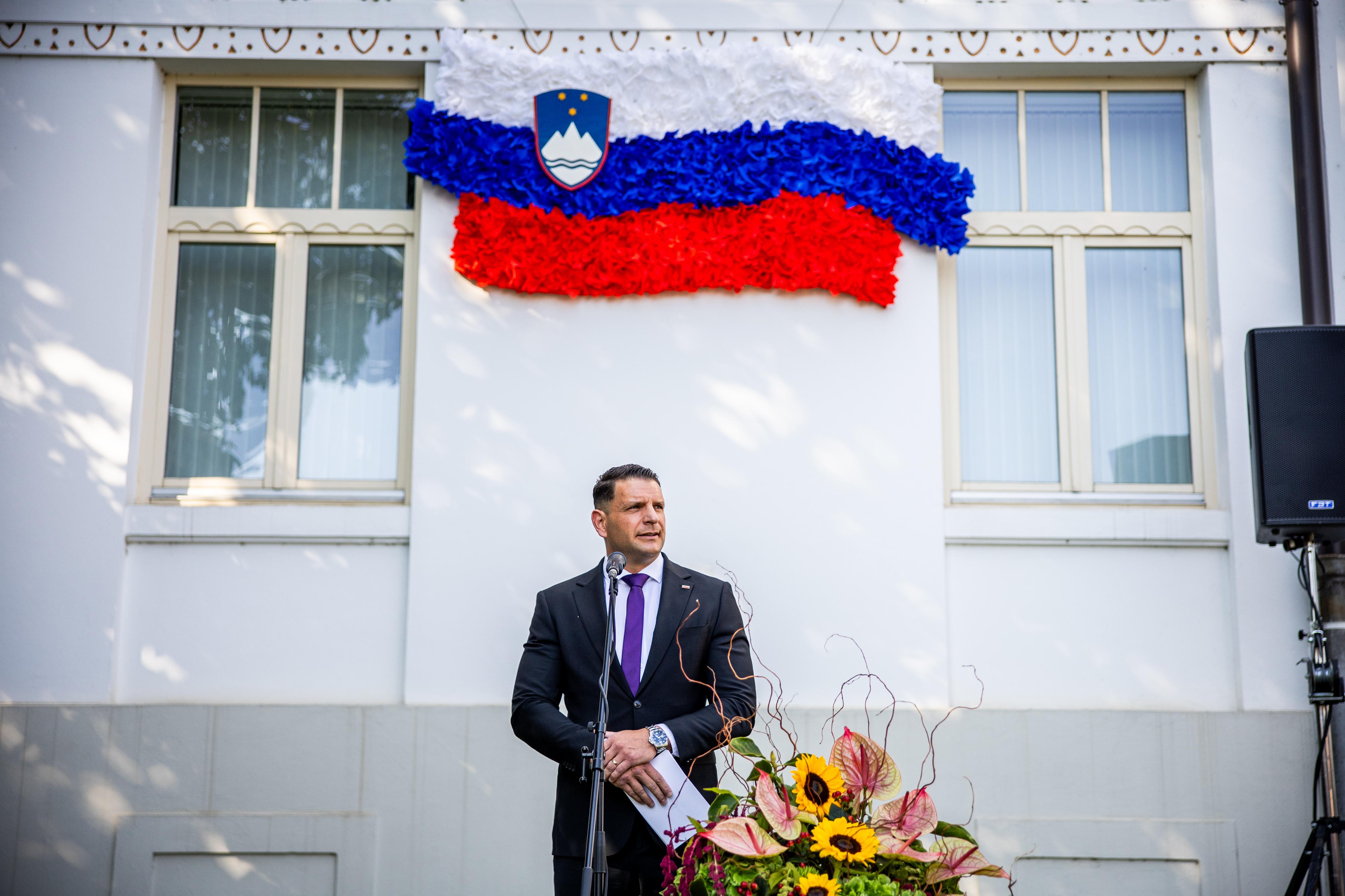 Nekdanji politik in vodilni predstavnik SDS začel zbirati podpise za odpoklic Stevanovića