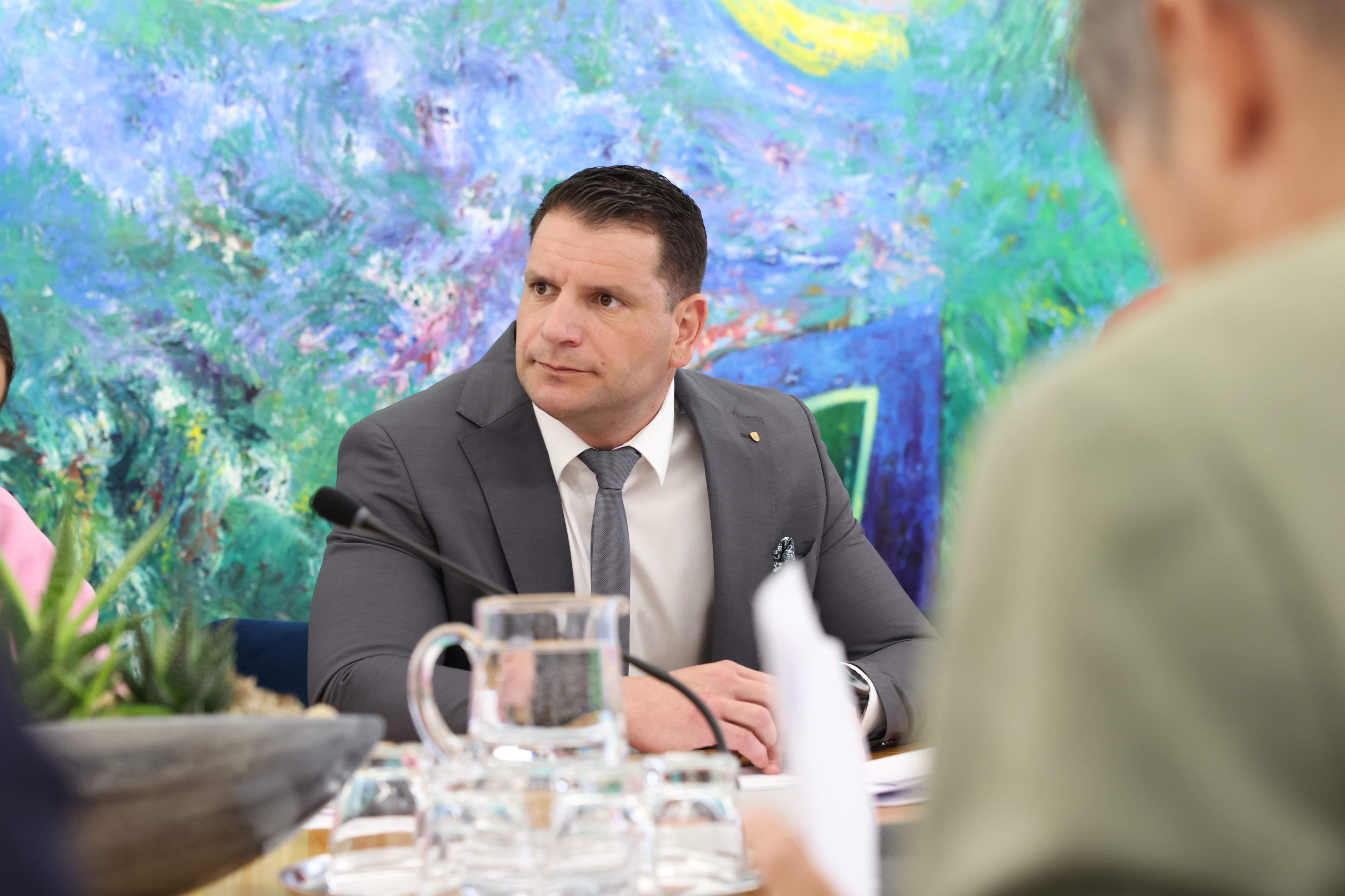 Stevanović pozabil na 2400 evrov dolga: Račun najprej preusmeril na Pivovarno Union, zdaj pravi, da zanj ne ve