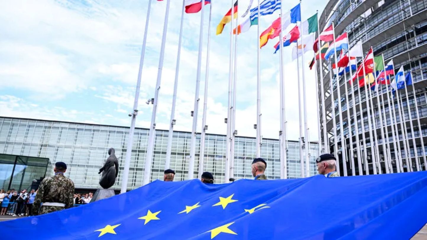 “Evropa kaže hrbtenico”: Evropski parlament dokončno potrdil reformo mehanizma za začasni suspenz brezvizumskega režima