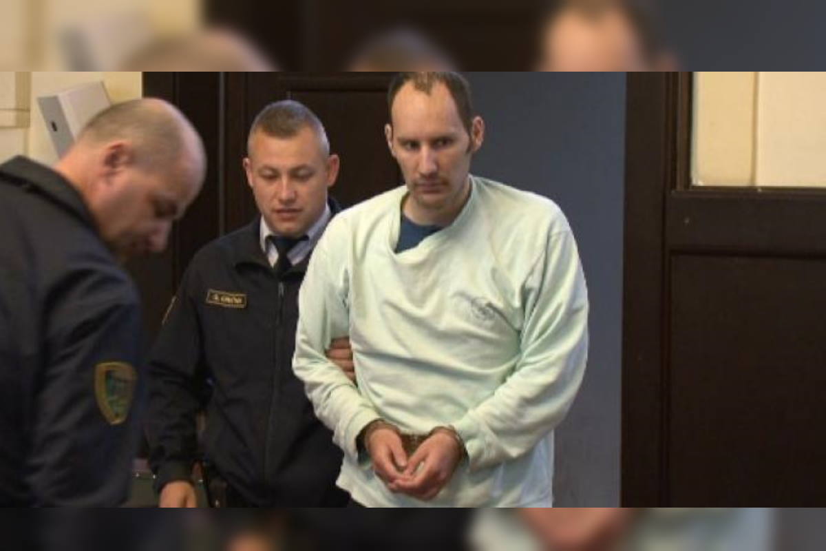 Umoril očeta in mamo, zdaj želi del dediščine očetovega brata