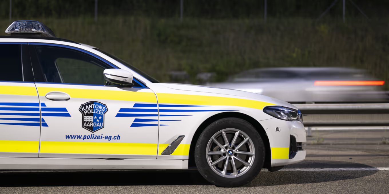 VIDEO: 22-letnica umrla v streljanju na zabavi v Švici, policija napadalca še išče