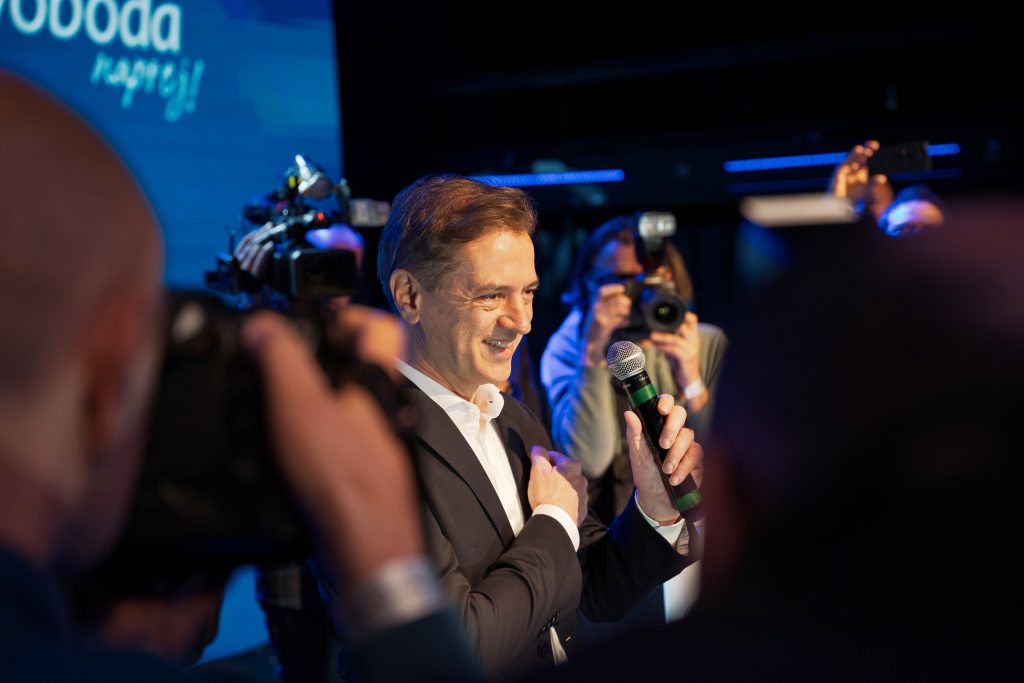 Svoboda za sestavo koalicije čaka na odziv Demokratov: "Telefoni v tem trenutku zvonijo"