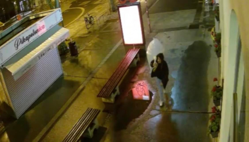 Prepoznate nepridiprava, ki je izpred kavarne na Trgu svobode odnesel &#8220;xxl šalco&#8221;?