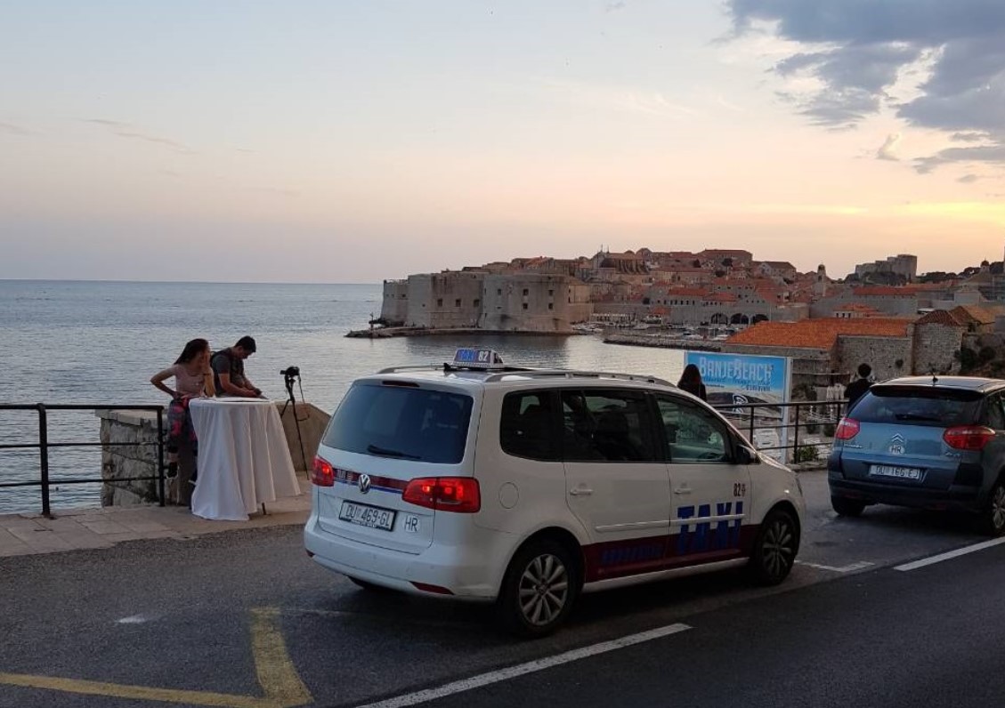 Če se ob vikendih v Dubrovniku napijete, se lahko brezplačno zapeljete s taxijem