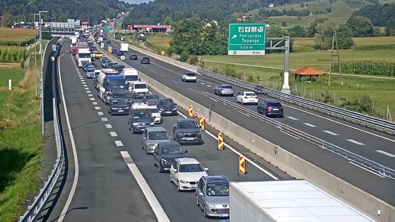 Pot proti Ljubljani se bo drastično podaljšala: Od jutri na avtocesti zapora priključkov in le en pas