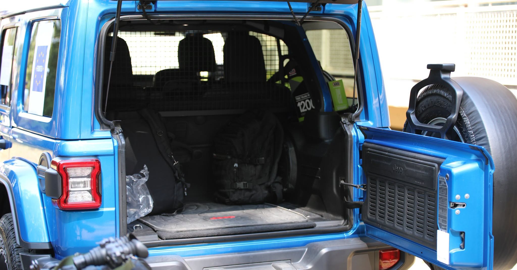 FOTO: Slovenska policija pridobila nova terenska vozila za varovanje meje EU