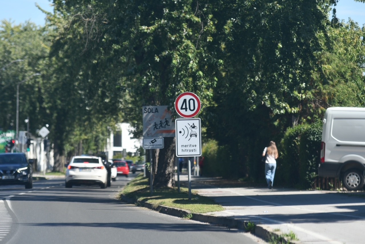Radar na Pobrežju v enem mescu zaznal 2715 prekrškarjev, rekorder dirjal s 111 km/h