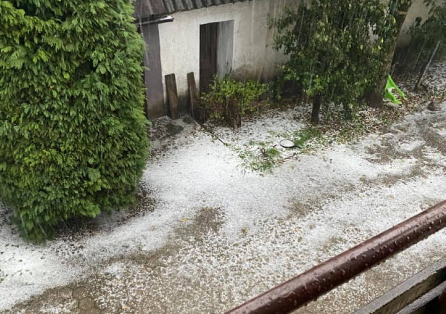 FOTO: Močno nevihta dosegla Maribor, ponekod padala tudi toča