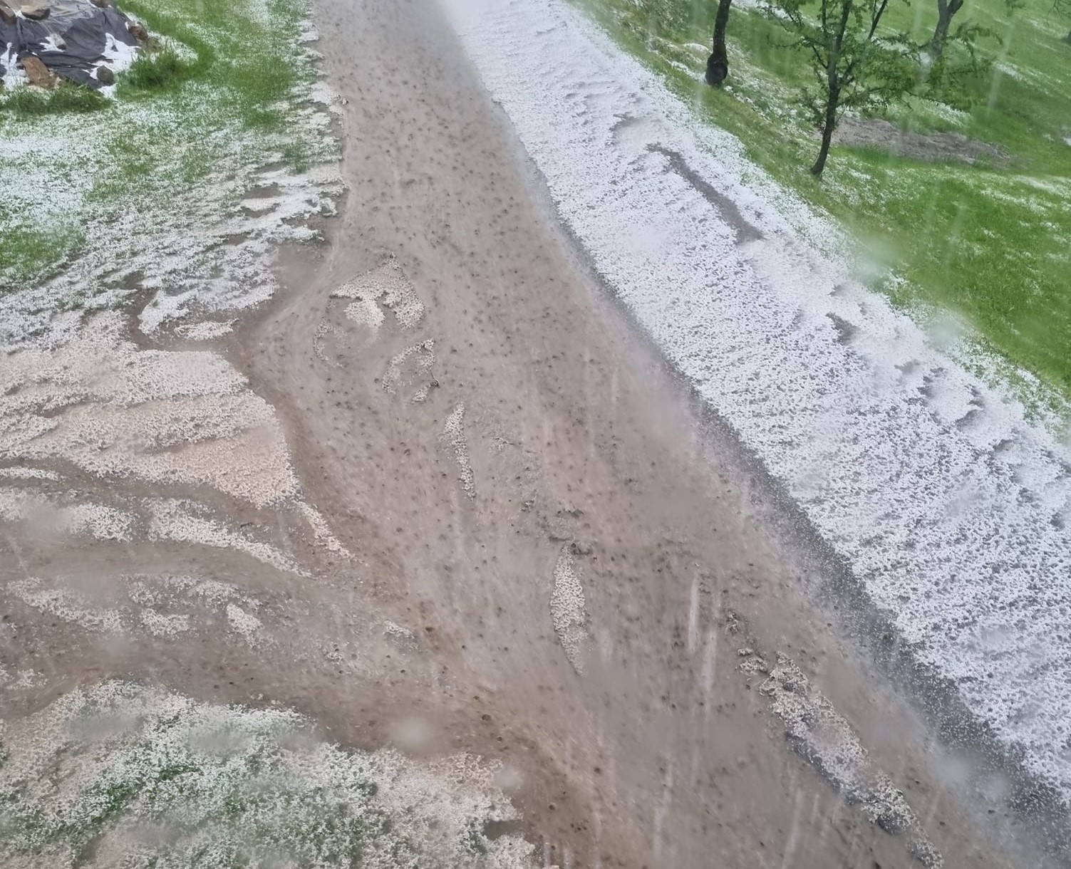 FOTO in VIDEO: Vreme je pokazalo zobe, v Konjicah in Radgoni hude poplave