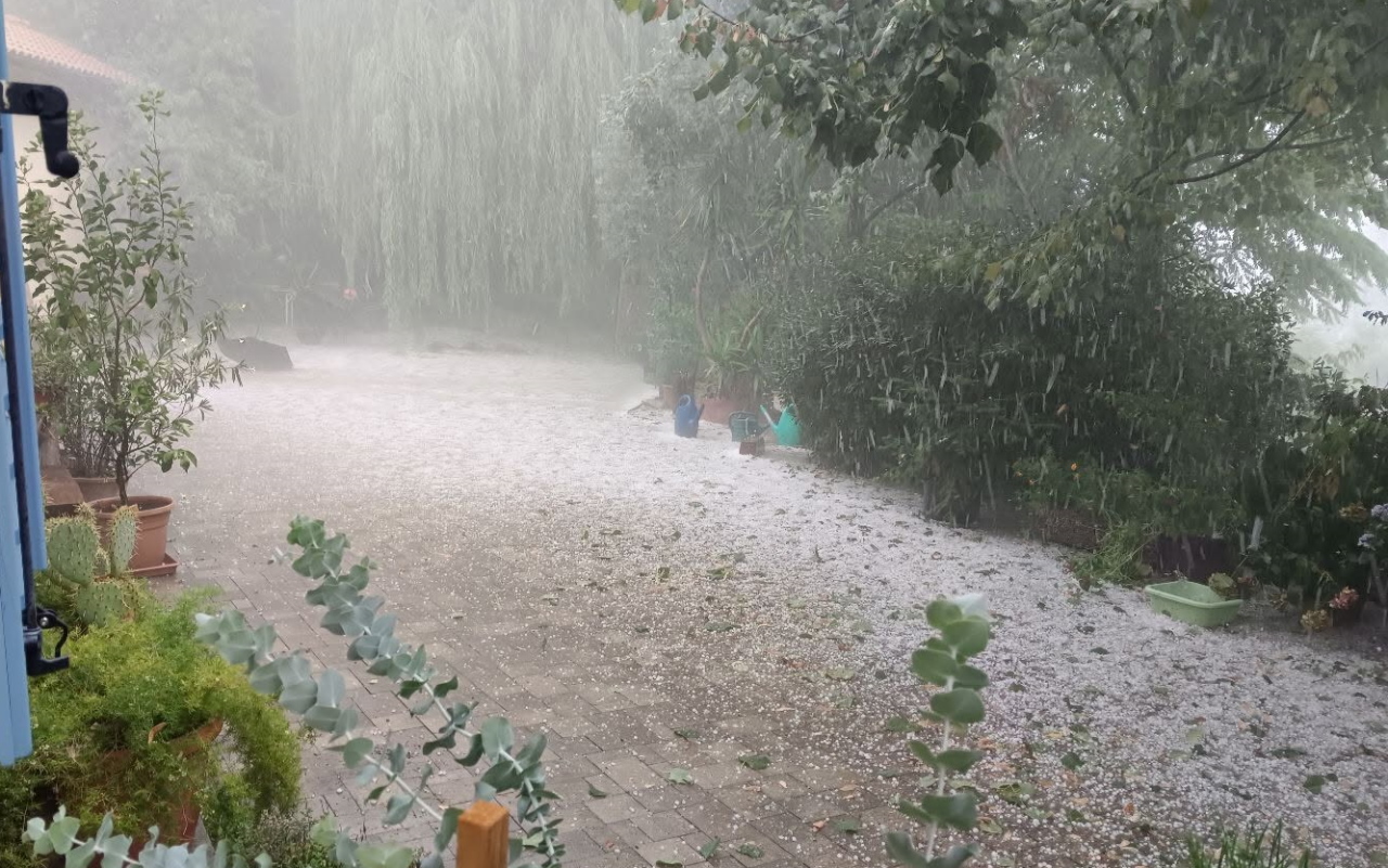 VIDEO: Napovedi meteorologov so se uresničile, ponekod klestila toča