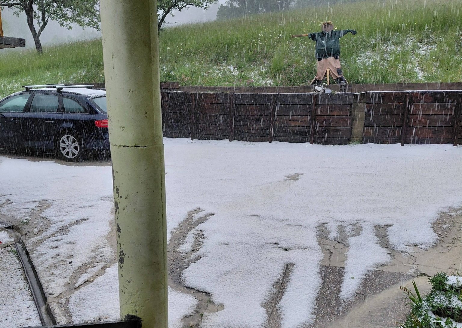 Napovedi meteorologov se uresničujejo: Toča že klesti po Sloveniji, kaj nas še čaka? (FOTO)