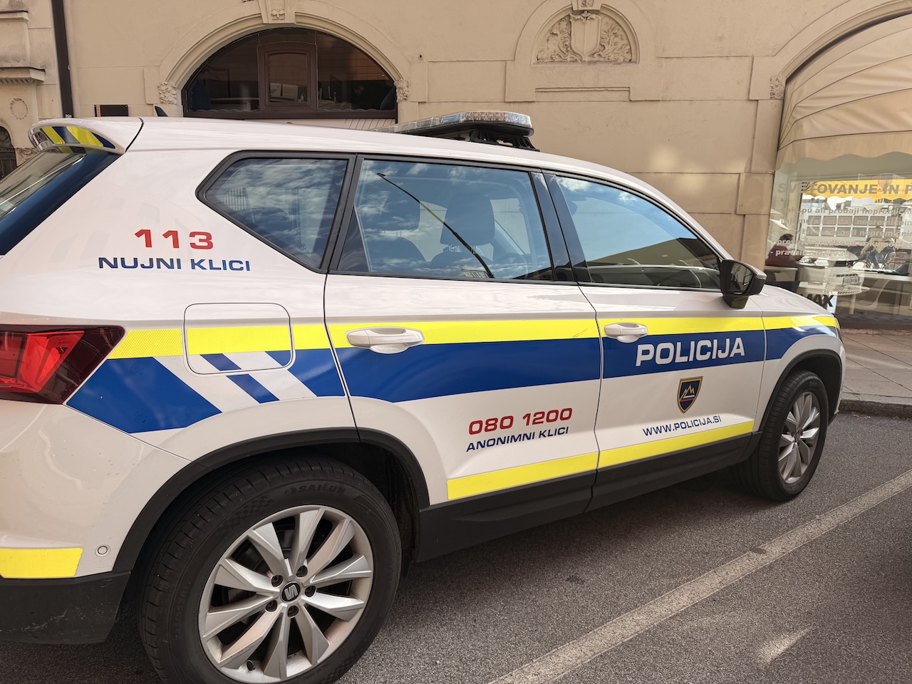 Voznik začetnik na Koroškem mostu ostal brez izpita: Poglejte, koliko je pokazal radar