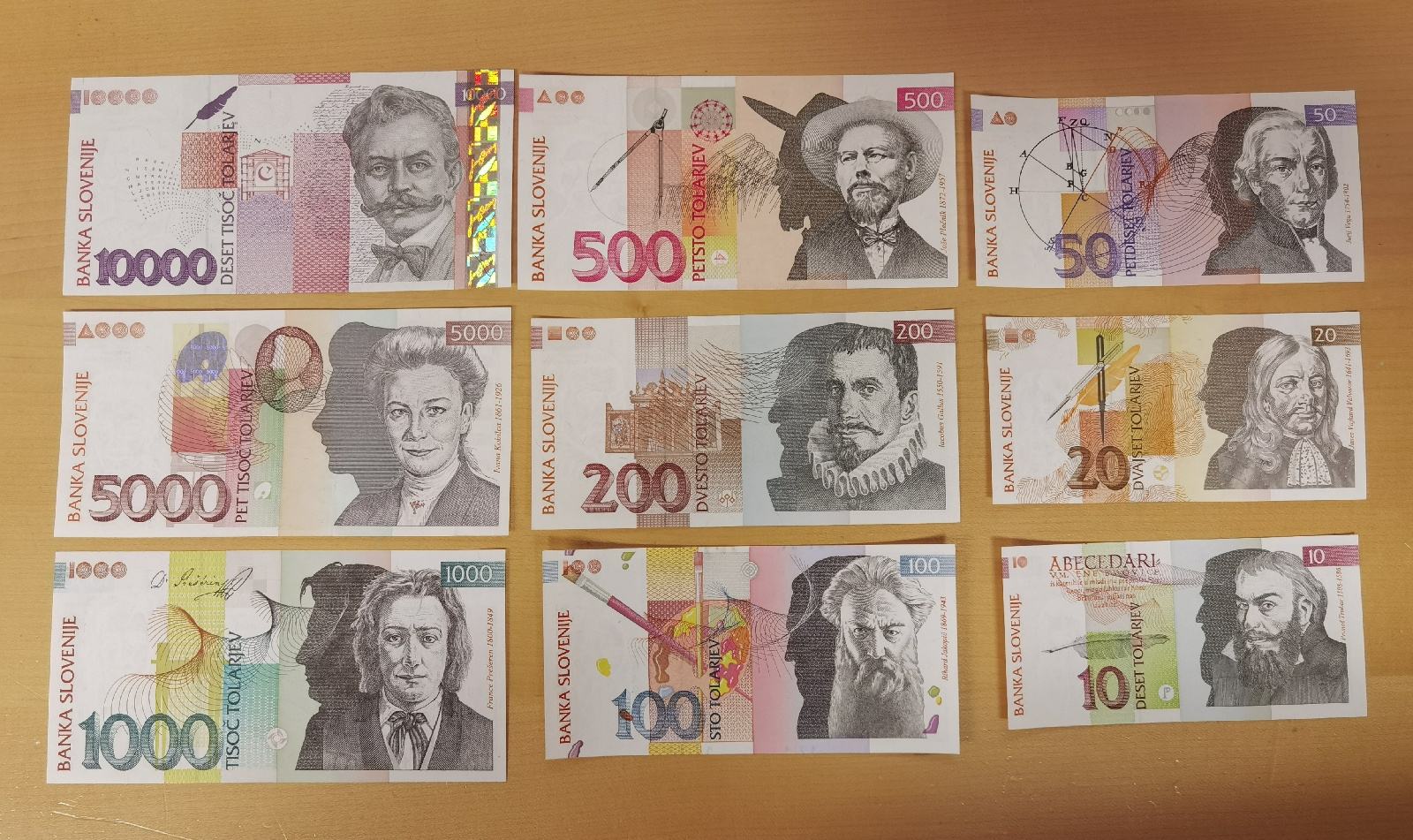 Se še spomnite tolarjev? Kaj vse smo nekoč kupili za nekaj stotakov ali tisočakov?