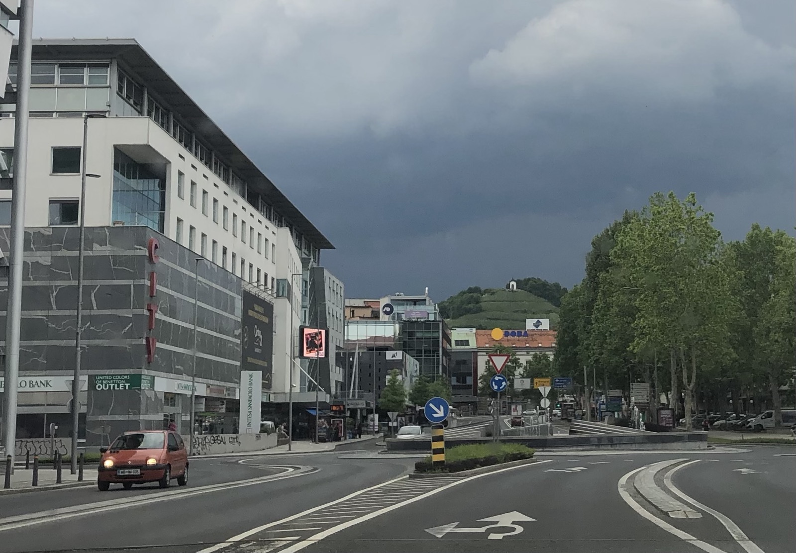 Mercator prodaja večje število nepremičnin, med drugim tudi v Mariboru