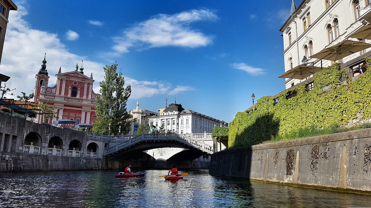 Slovenija nepričakovano v središču spletne mrzlice: Vse zaradi dveh črk
