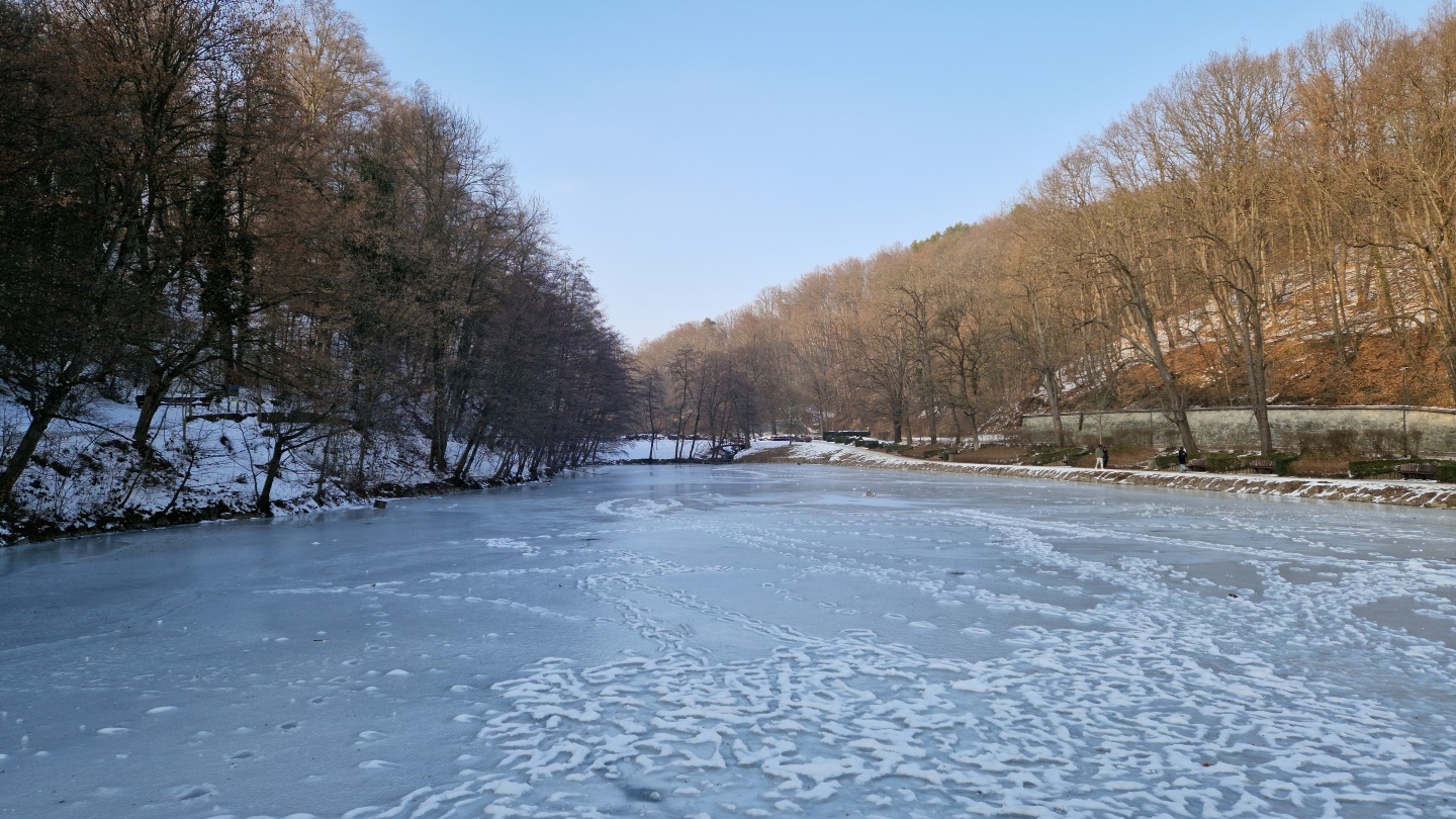 Ledene sprehajalne poti: Izognite se gibanju na območju Treh ribnikov