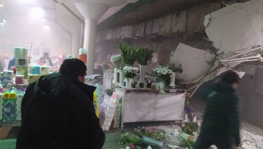 Grozljiv prizor: v Beogradu se je zrušila stena tržnice