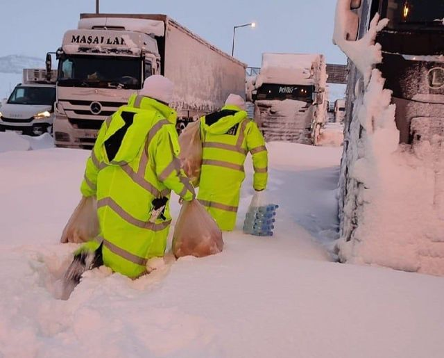 Hudo sneženje v Turčiji, v prometnem kaosu umrli trije ljudje