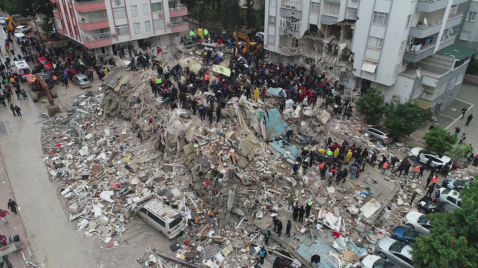 Potres v Turčiji in Siriji zahteval več kot 17.500 življenj